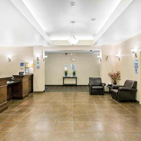 Ramada By Wyndham Prince Albert Exterior foto