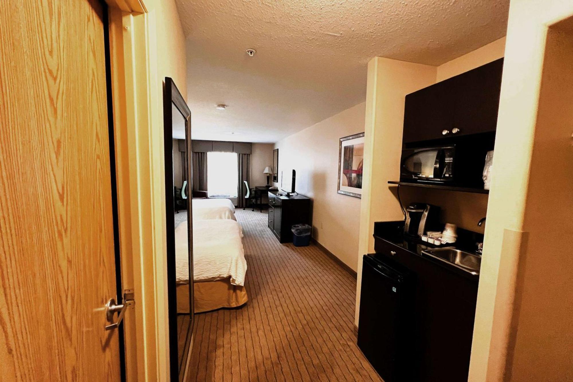 Ramada By Wyndham Prince Albert Exterior foto
