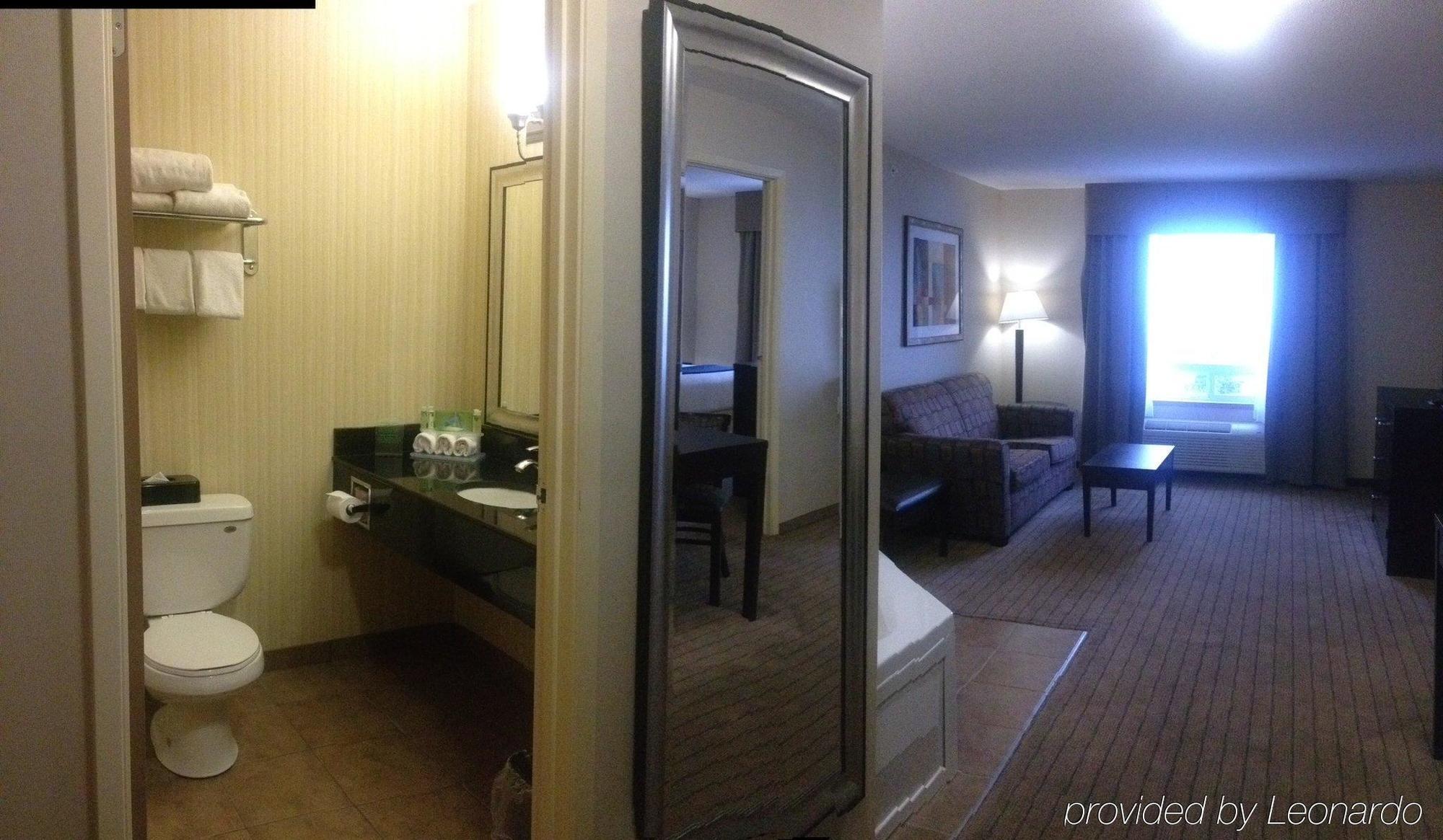 Ramada By Wyndham Prince Albert Exterior foto
