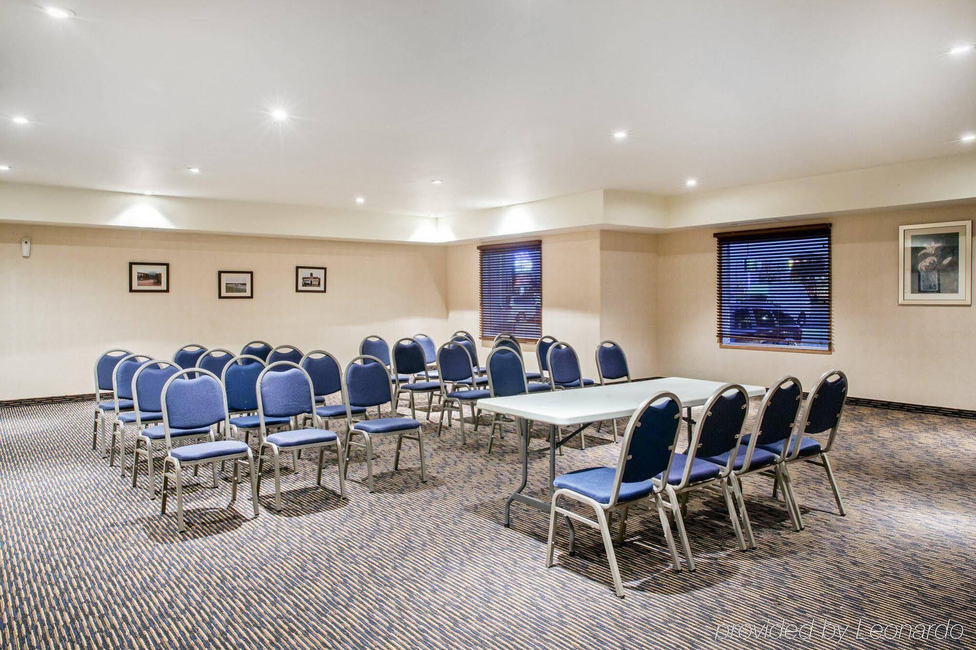 Ramada By Wyndham Prince Albert Exterior foto